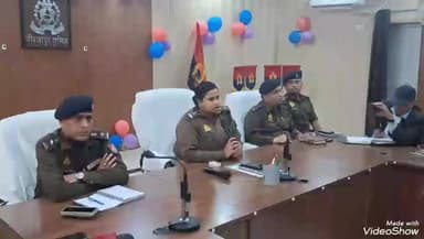 मिर्ज़ापुर: पुलिस लाइन सभागार में नवागत पुलिस अधीक्षक अपर्णा रजत कौशिक ने की प्रेस कॉन्फ्रेंस, कहा- वह 2015 की आईपीएस अधिकारी हैं
