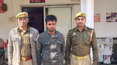 कालपी: कदौरा थाना क्षेत्र में घर में घुसकर किशोरी से छेड़खानी के आरोपी को गिरफ्तार, ग्रामीणों ने युवक की की पिटाई