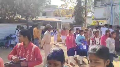 বিনপুর ২: পুলিশই পরম বন্ধু! বিপদে পড়া ২৩ জন পরীক্ষার্থীকে উদ্ধার করে নজির বেলপাহাড়ির পুলিশের