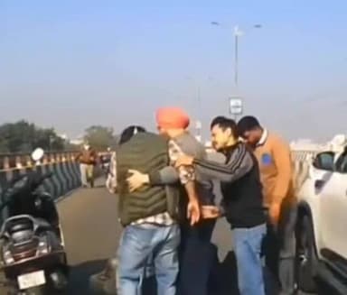 सम्भल कर चले।थोड़ी सी चूक होती तो जान जा सकती थी---
#himnewstoday #viralvideo