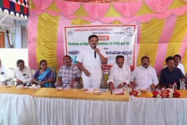 పుట్టపర్తి సాగునీటి సంఘం అధ్యక్షులు కార్యదర్శులతో మాజీ మంత్రి పల్లె రఘునాథ్ రెడ్డి సమావేశం