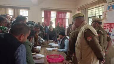 लालगंज: लालगंज संपूर्ण समाधान दिवस में कुल 110 शिकायतों में से 9 शिकायतों का अधिकारियों ने किया निस्तारण