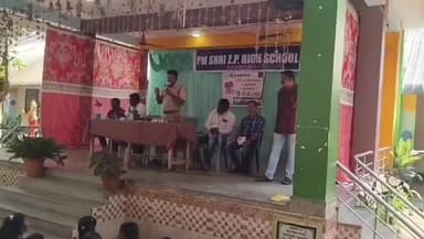 పలాస: కాశీబుగ్గ ప్రభుత్వ ఉన్నత పాఠశాలలో విద్యార్థులకు సైబర్ నేరాలు,మాదకద్రవ్యాల వినియోగం పట్ల అవగాహన కల్పించిన సిఐ రామకృష్ణ