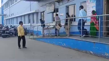 পূর্বস্থলী ১: পরীক্ষা চলাকালীন অসুস্থ মাধ্যমিক পরীক্ষার্থী, শনিবার কালনা হসপিটালে ৩ জনের করা হল মাধ্যমিক পরীক্ষার ব্যবস্থা