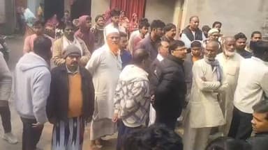 कसिया: थाने में बेटी की छेड़खानी की शिकायत कर लौटी मां, घर में छत के पंखे से लटकता मिला बेटी का शव