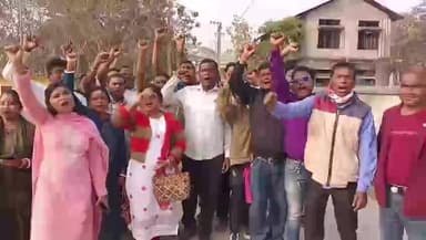 ঢেকিয়াজুলি ভাগ: কংগ্ৰেছ দলৰ বিৰুদ্ধে ঢেকীয়াজুলিত বিজেপি দলৰ প্ৰতিবাদ