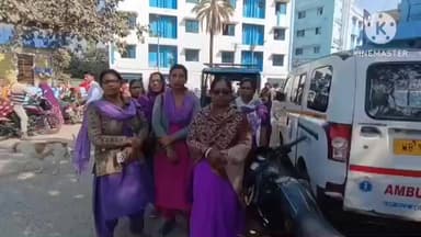 ডায়মন্ডহারবার ১: অবশেষে কাজের যোগ দিল আশা কর্মীরা। ডায়মন্ড হারবারে হাসপাতাল চত্বরে এমনটাই ছবি দেখা গেল