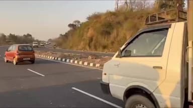 कालका: सूरजपुर-सूखोमाजरी बाईपास पर कार पलटने से हड़कंप, पुलिस ने सड़क साफ कर पेश की मिसाल, टला बड़ा हादसा