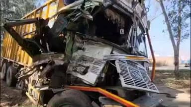 अम्बाला: अंबाला: शाह और यमुनानगर रोड पर पिकअप और ट्रक की टक्कर, दोनों ड्राइवर घायल