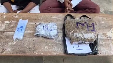 కరీంనగర్: కట్టరాంపూర్ లో ఎక్సైజ్ పోలీసుల దాడులు 463 గ్రాముల ఎండుగంజాయి స్వాధీనం ఇద్దరు యువకుల అరెస్టు