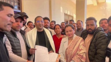 पुरोला: पुरोला में राज्य आंदोलनकारियों ने चिन्हीकरण सहित विभिन्न मांगों को लेकर डीएम प्रशांत आर्य को ज्ञापन सौंपा