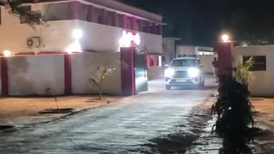 प्रतापगढ़: ग़जेहड़ा में हुई ₹17 लाख की लूट मामले को लेकर आईजी ने लिया एक्शन, पुलिस लाइन में आपात बैठक कर जल्द खुलासे के दिए निर्देश