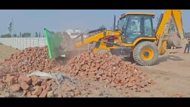 बड़ौत: बड़ौत में छपरौली रोड गायत्री कॉलेज के सामने 18,000 वर्ग मीटर की 2 अवैध कॉलोनियों पर चला प्रशासन का बुलडोजर