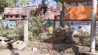 ललितपुर: जिला महिला अस्पताल के सामने फैले अतिक्रमण को नगर पालिका ने हटाया, कई जगह बुलडोजर से की गई कार्रवाई, दिए सख्त निर्देश