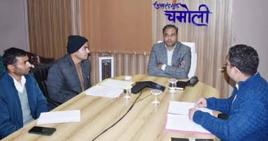 चमोली: मुंदोली में दो पेटी डीजल डीलर लाइसेंस देने की प्रक्रिया शुरू, गोपेश्वर में जिलाधिकारी की अध्यक्षता में बैठक आयोजित