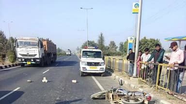 आबू रोड: आबूरोड के मावल नेशनल हाईवे 27 पर ट्रेलर की चपेट में आने से बाइक सवार युवक की मौत, एक अन्य गंभीर घायल