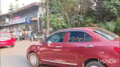 മീനച്ചിൽ: ഈരാറ്റുപേട്ട പാലാ റോഡിൽ കിഴക്കമ്പാറയിൽ പിക്ക് അപ്പ് വാൻ താഴ്ചയിലേക്ക് മറിഞ്ഞു