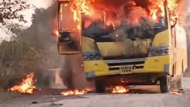 చిట్యాల: షార్ట్ సర్క్యూట్ తో స్కూల్ బస్సు దగ్ధం, తప్పిన పెను ప్రమాదం