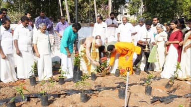 ഗുരുവായൂരപ്പന് ഭക്തൻ്റെ വേറിട്ട സമർപ്പണം. പൂജാപുഷ്പങ്ങൾക്കായിതെച്ചിപ്പൂങ്കാവനമൊരുക്കി നൽകി.