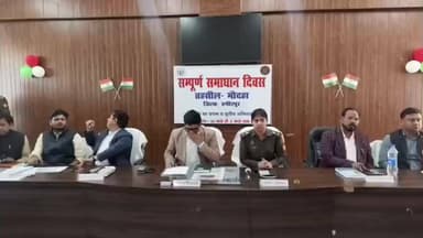 मौदहा: मौदहा नगर के तहसील परिसर में आयोजित जिला स्तरीय संपूर्ण समाधान दिवस में आए चार दर्जन फरियादी