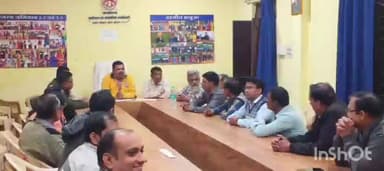 झाबुआ: झाबुआ में एईआरओ एवं बीएलओ को किया गया सम्मानित