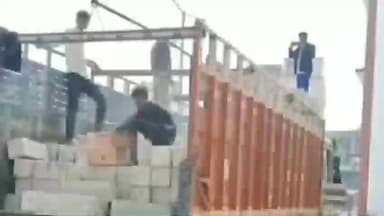 गायघाट: मैठी टॉल प्लाजा के पास उत्पाद विभाग ने विदेशी शराब से भरा ट्रक पकड़ा, चालक और उप चालक गिरफ्तार