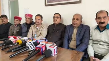 नाहन: भाजपा सांसद सुरेश कश्यप नाहन में पत्रकारों से कर रहे हैं बातचीत।
#Rtvnews #sirmour #himachal #PaontaSahib #bhush...