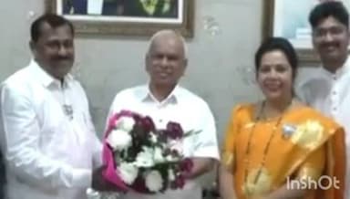 पनवेल: उमेदवारी अर्जानंतर नितीन पाटील आणि प्रमिला पाटील यांनी घेतले लोकनेते रामशेठ ठाकूर यांचे आशीर्वाद