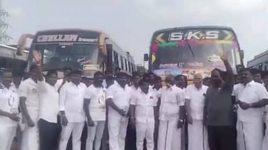 சாத்தான்குளம்: சாத்தான்குளத்தில் இருந்து திமுக இளைஞர் அணி தென் மண்டல நிர்வாகிகள் சந்திப்பு கூட்டத்திற்கு செல்லும் நிர்வாகிகள்