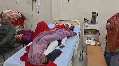 उन्नाव: उन्नाव के चकलवंशी में ई-रिक्शा अनियंत्रित होकर पलटा, एक बुजुर्ग व्यक्ति घायल, जिला अस्पताल में भर्ती, इलाज जारी