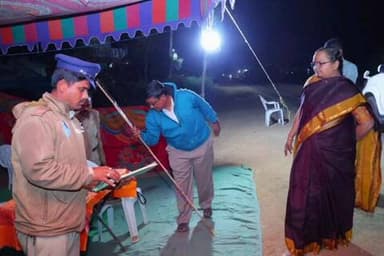 చేర్యాల: చేర్యాల పోలీస్ స్టేషన్ పరిధిలోని చెక్ పోస్ట్ ను తనిఖీ చేసిన జిల్లా కలెక్టర్ హైమావతి