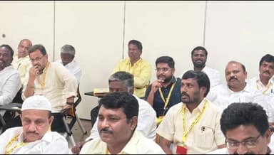 రాజంపేట పార్లమెంట్ నియోజకవర్గ ఫలితాలపై టీడీపీ అధిష్ఠానం చేపట్టిన కీలక సమీక్షలో పాల్గొన్న నియోజకవర్గ టీడీపీ శ్రేణులు