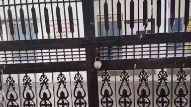 शहपुरा: ग्राम पंचायत कोसमघाट कार्यालय में लगा ताला, जनपद पंचायत सीईओ ने सचिव और रोजगार सहायक को नोटिस जारी किया