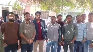 मौदहा: मौदहा में खबर से बौखलाए दरोगा ने पत्रकार को दी धमकी, पत्रकारों में आक्रोश