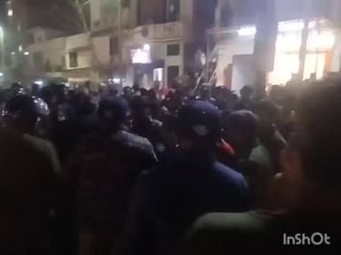 गोरखपुर: युवक की निर्मम हत्या, शव को नौषड़ पासवान ढाला के पास सड़क पर रखकर परिजनों ने किया प्रदर्शन, कई थानों की पुलिस रही मौजूद