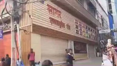 मुशहरी: मोतीझील में सागर रेडीमेड शोरूम पर सेल्स टैक्स विभाग का छापा