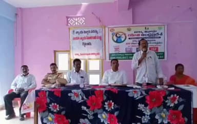 గిద్దలూరు: గిద్దలూరు ఎంపీడీవో కార్యాలయం ఆవరణలో బాల్య వివాహాలపై అవగాహన కార్యక్రమాన్ని నిర్వహించిన జూనియర్ సివిల్ జడ్జ్ ఓంకార్