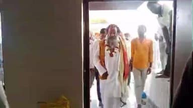 टेहरोली: खिल्लाबारी में श्री कृष्ण लीला की बाल कथा सुनने उमड़ा भारी जनसैलाब,सिद्धनाथ आश्रम के महंत हुए शामिल