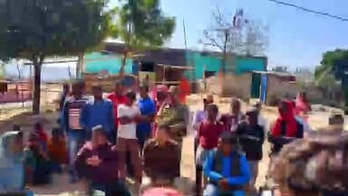 केरेडारी: ग़ैरमज़रुवा ज़मीन पर अवैध कब्ज़े की कोशिश नाकाम, प्रशासन ने जेसीबी से कार्य रुकवाया