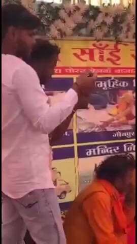 मड़ियाहू: ग्राम सभा गौरा बेलवां में शिव सांई सेवा ट्रस्ट ने कराया दो जोड़ों का सामूहिक विवाह