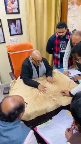 सीलमपुर: घोंडा विधायक अजय महावर ने पीडब्ल्यूडी अधिकारियों के साथ की बैठक