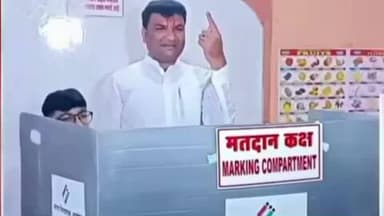 पैठण: आमदार विलास भूमरे यांचा मुलगा थेट मतदान कक्षात मतदान गुप्ततेचा झाला भंग