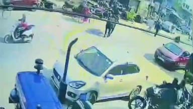 बीसलपुर: बीसलपुर में आवारा सांड ने मां-बेटी को उठाकर फेंका, सीसीटीवी फुटेज आया सामने