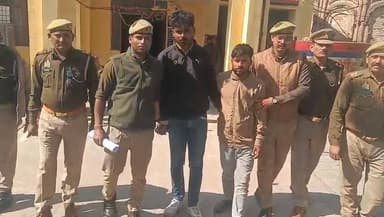समथर पुलिस ने 2 बदमाशों को 2 असलाह 6 कारतूस 2 मोबाइल और 1 कार सहित पकड़ा #JhansiPolice 🚨👮💥😲👍