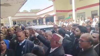 दुधि: दुद्धी को जिला बनाने की मांग तेज, संघर्ष समिति के अधिवक्ताओं ने निकाला जुलूस और डीएम को सौंपा ज्ञापन