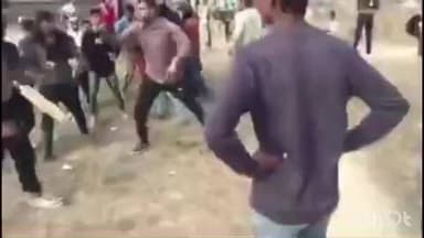 गुरबक्शगंज स्थित खेल मैदान में क्रिकेट खेलते समय मामूली कहा-सुनी के दौरान भिड़े खिलाड़ी, वीडियो हुआ वायरल