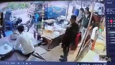 औरैया: दिबियापुर कस्बा के हरचंदपुर रोड पर मिठाई की दुकान से मोबाइल चोरी का वीडियो सोशल मीडिया पर हुआ वायरल