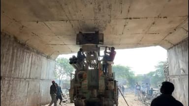 લીમખેડા: દાહોદ જિલ્લાના ઝેરજીતગઢ ગામના મુનિયા ફળિયામાં અંડર પાસમાં ફસાય બોરવેલની ગાડી