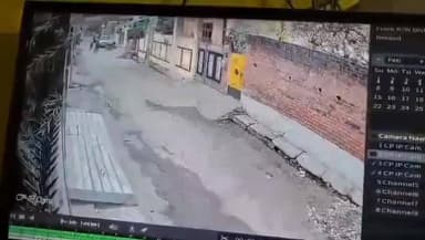 कानपुर: कल्याणपुर पनकी रोड पर कई कोचिंग सेंटर के बाहर से आधा दर्जन साइकिल चोरी, नाबालिक सीसीटीवी कैमरे में कैद