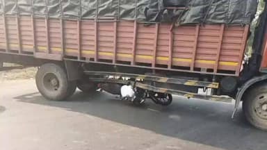 पालघर: दुचाकी आणि टेम्पोचा पालघर- बोईसर मार्गावर गोठणपूर परिसरात भीषण अपघात